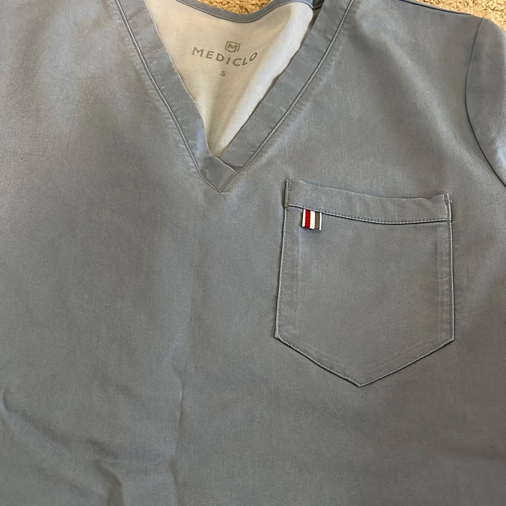 Cute mediclo scrub top